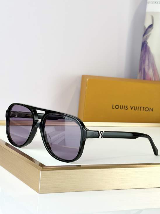 Picture of Louis Vuitton Sunglasses _SKUfw79279407fw